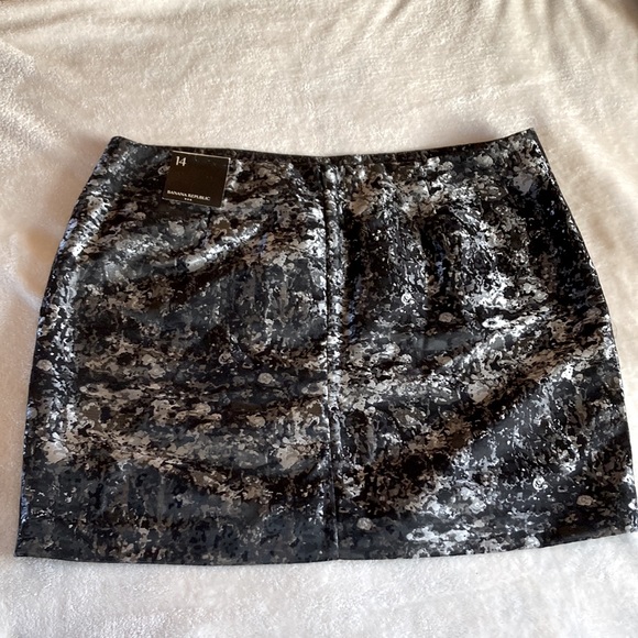 Banana Republic Mini Skirt - Picture 2 of 5